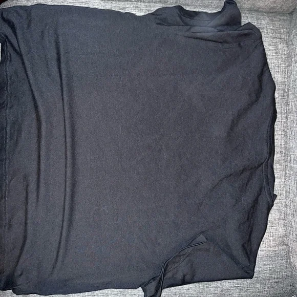 Gymshark Logo Shirt - Picture 4 of 4